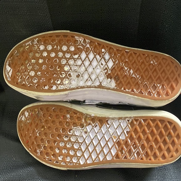 Well broken authentic Vans high tops. - Picture 6 of 6